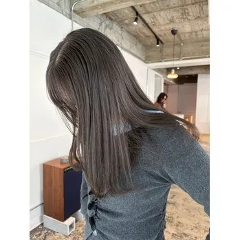 【赤み解消】透明感と艶を両立する「アッシュオリーブ」のこだわり